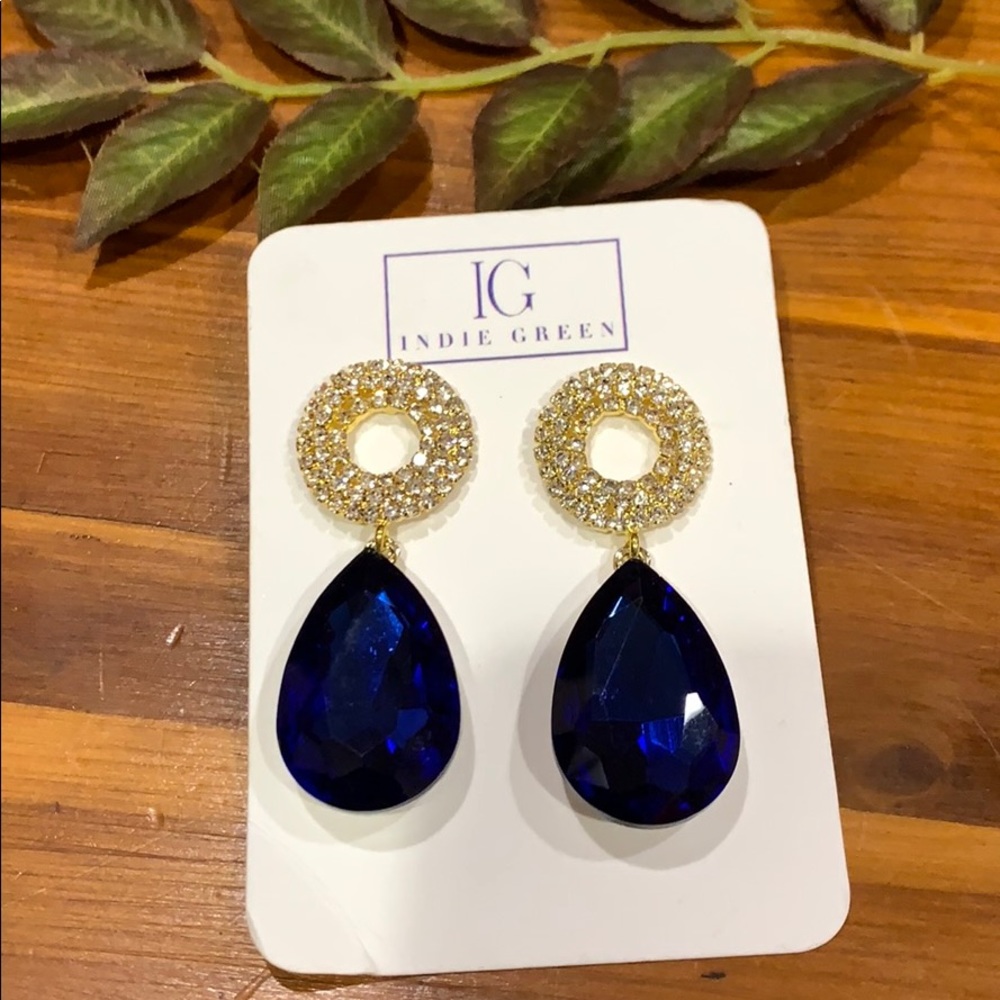 Dangling Teardrop Earrings